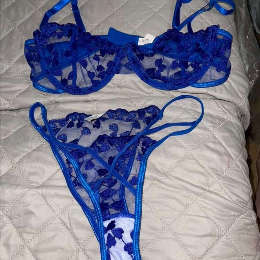 Royal Blue Floral Lace Bra Set - Picture 4 of 4